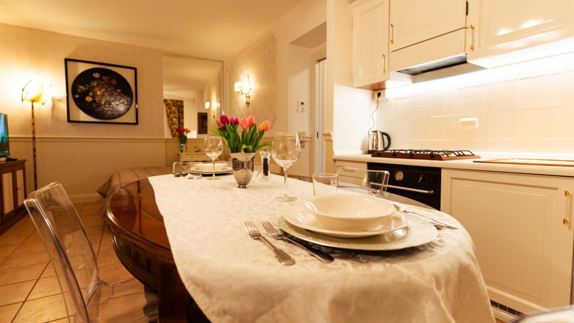 New Cozy Apartment - City Centre Lecco Exterior photo
