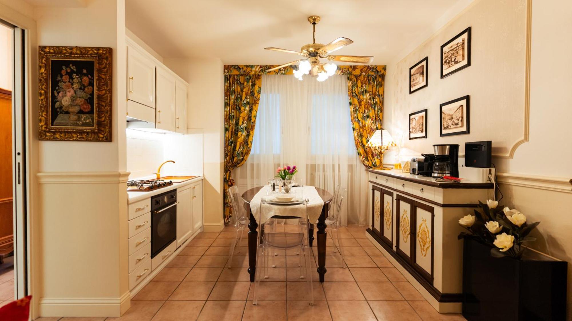 New Cozy Apartment - City Centre Lecco Exterior photo
