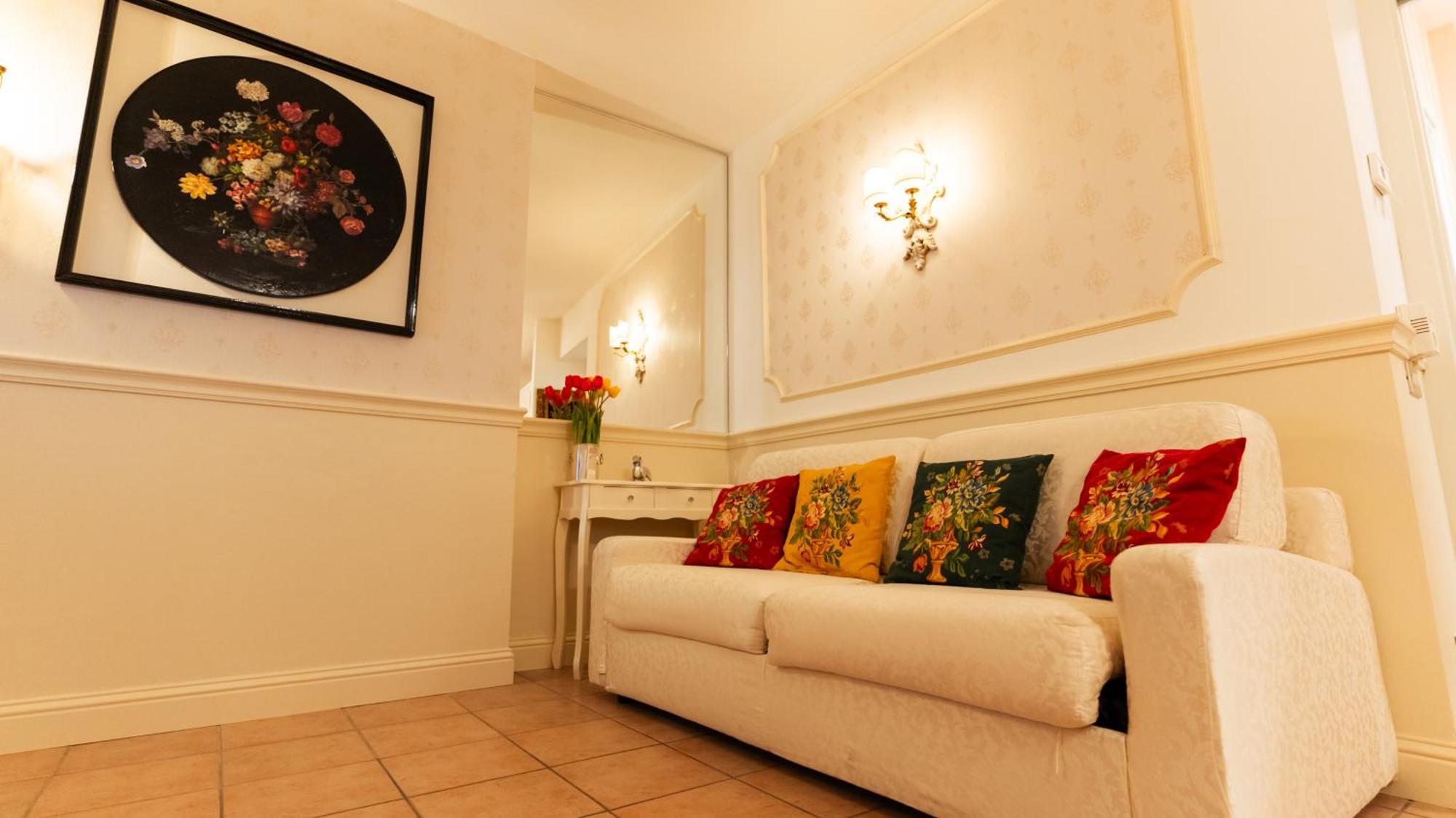 New Cozy Apartment - City Centre Lecco Exterior photo